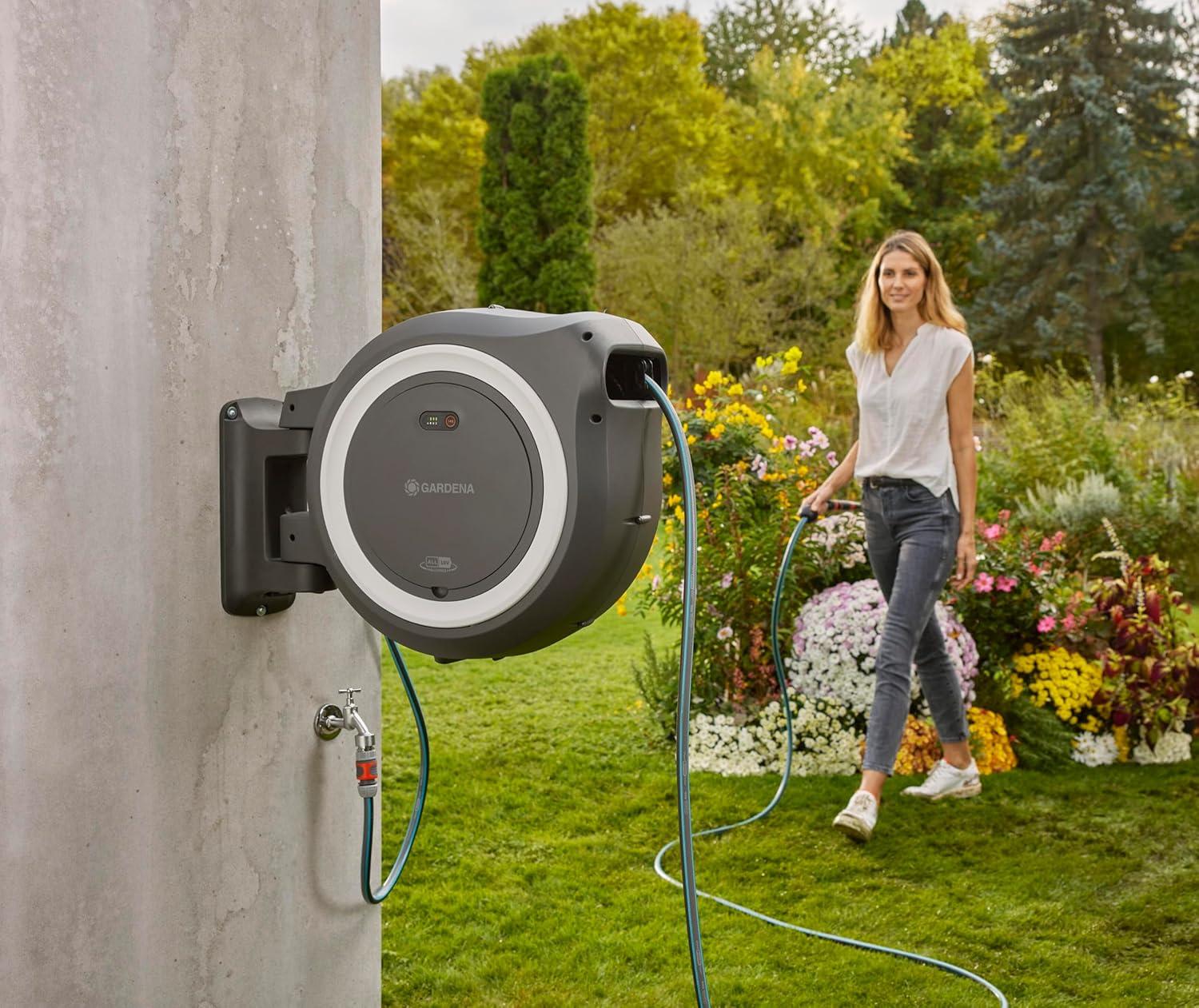 imageGardena Dvidoir mural PowerRoll XL ReadytouseSet Dvidoir automatique avec 35 m de tuyau darrosage guidetuyau et technologie RollControll kit complet avec batterie 1864220Blanc