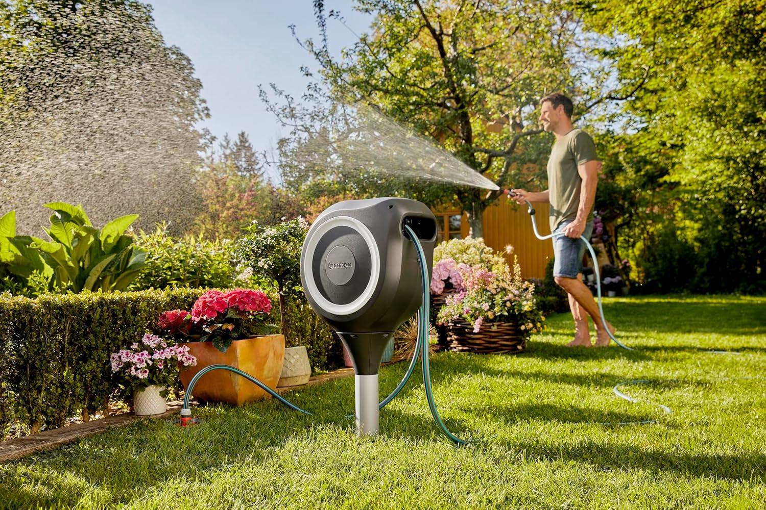 imageGardena RollUp XL 35m Solution darrosage flexible pour grands jardins avec coffre mural pivotant incluantun tuyau de qualit Gardena de 35m et une douchette de jardin Classic 1863260 18312332025