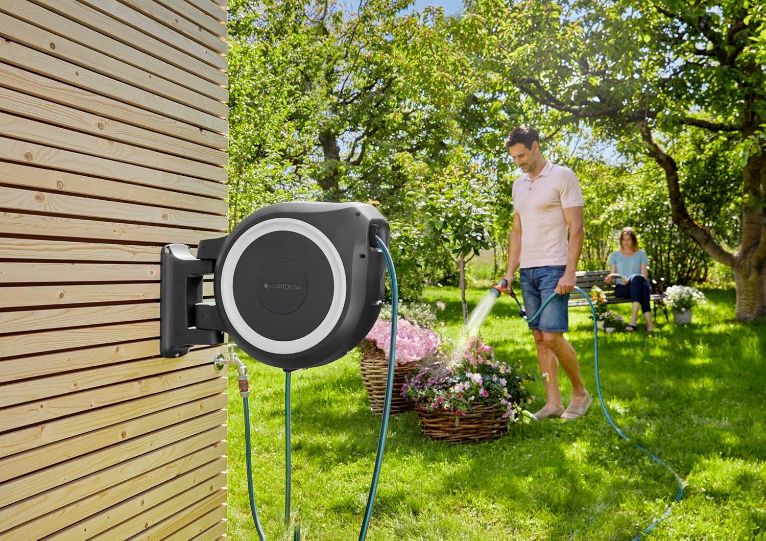 imageGardena RollUp XL 35m Solution darrosage flexible pour grands jardins avec coffre mural pivotant incluantun tuyau de qualit Gardena de 35m et une douchette de jardin Classic 1863260 18312332025