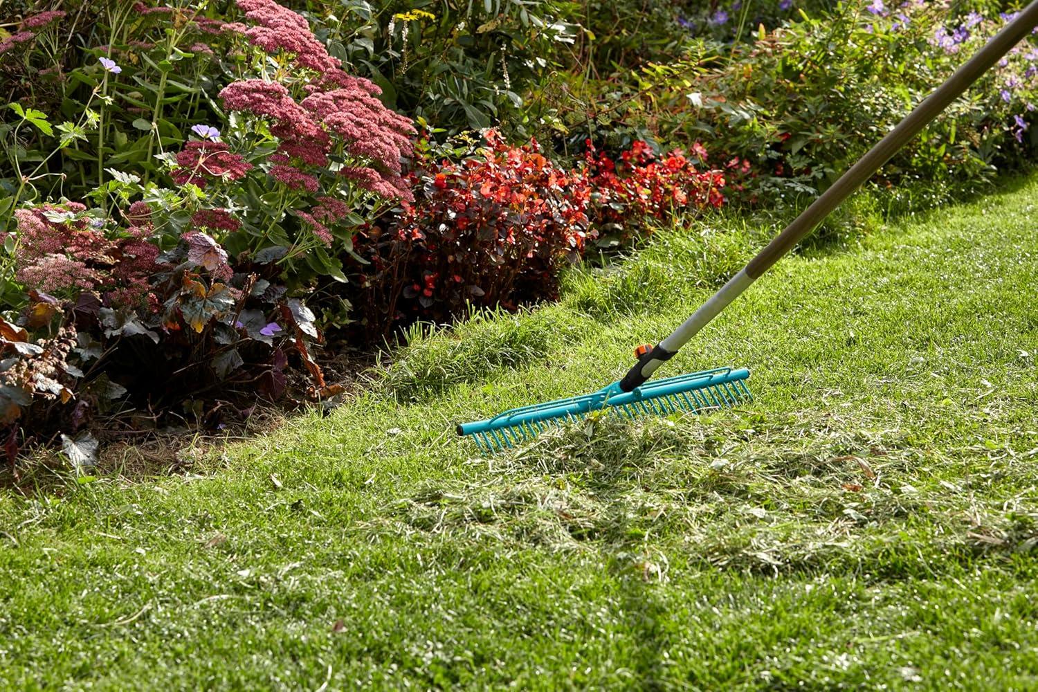 imageBalai Gazon Acier Combisystem de Gardena rteau Feuillage Largeur de Travail de 50 cm idal pour balayer Les dchets de Jardin Compatible avec Tous Les Manches CS 310220Rteau gazon 60 cm