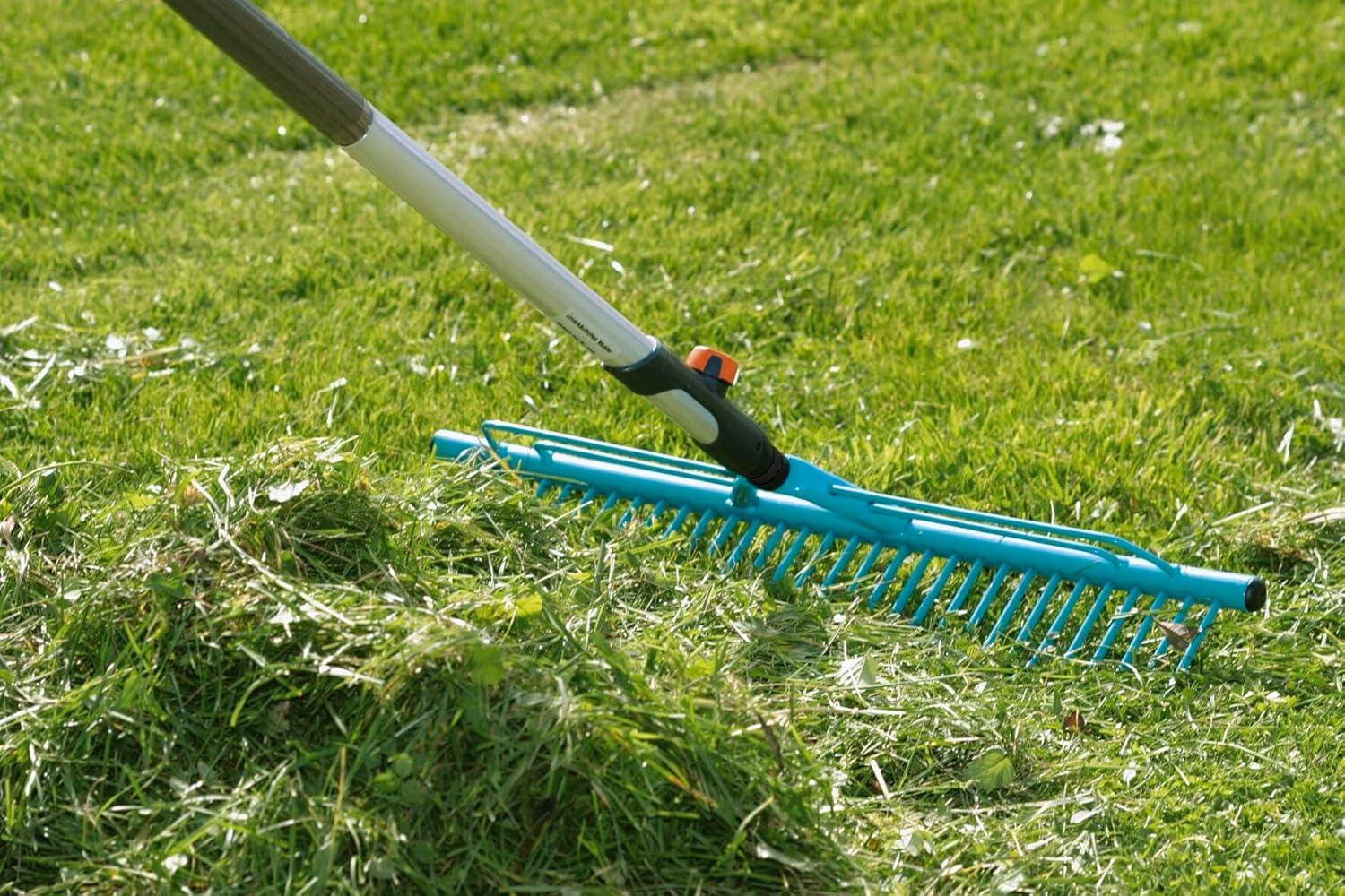 imageBalai Gazon Acier Combisystem de Gardena rteau Feuillage Largeur de Travail de 50 cm idal pour balayer Les dchets de Jardin Compatible avec Tous Les Manches CS 310220Rteau gazon 60 cm