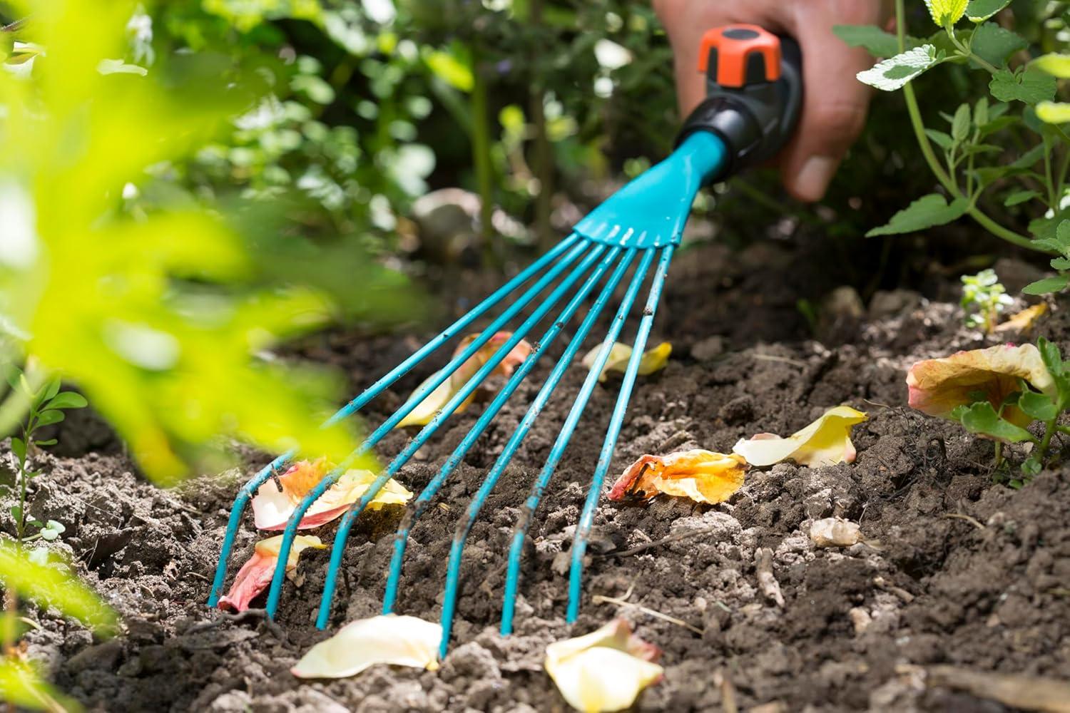 imageBalai gazon Combisystem de Gardena balai main pour ramasser les dchets de jardin largeur de travail 12 cm en acier de qualit poigne ergonomique protection contre la corrosion 891920Balai fleurs