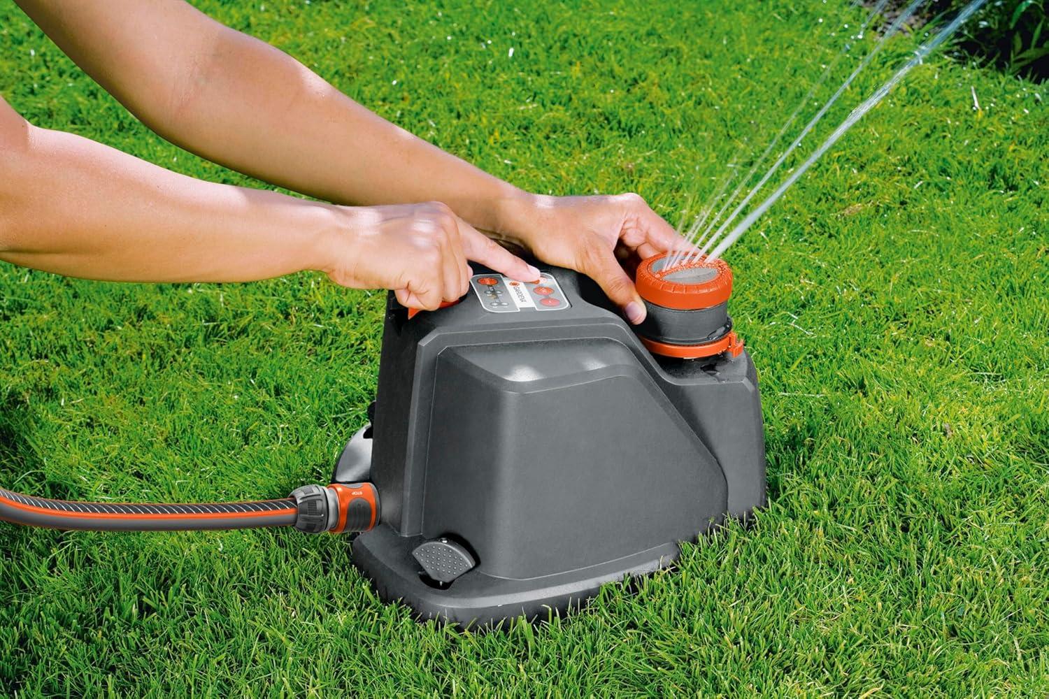 imageGardena Arroseur de surface AquaContour Comfort arroseur de surface pour larrosage personnalis de presque tous les contours du jardin programmation facile porte de 25 105 m 813320Arroseur multisurfaces AquaContour automatique