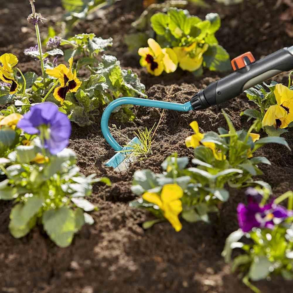 imageGardena Binette Combisystem outil idal pour arracher les mauvaises herbes sur les platesbandes forte densit de plantation largeur de travail 14 cm pour tous les manches cs 311220Binette 14 cm