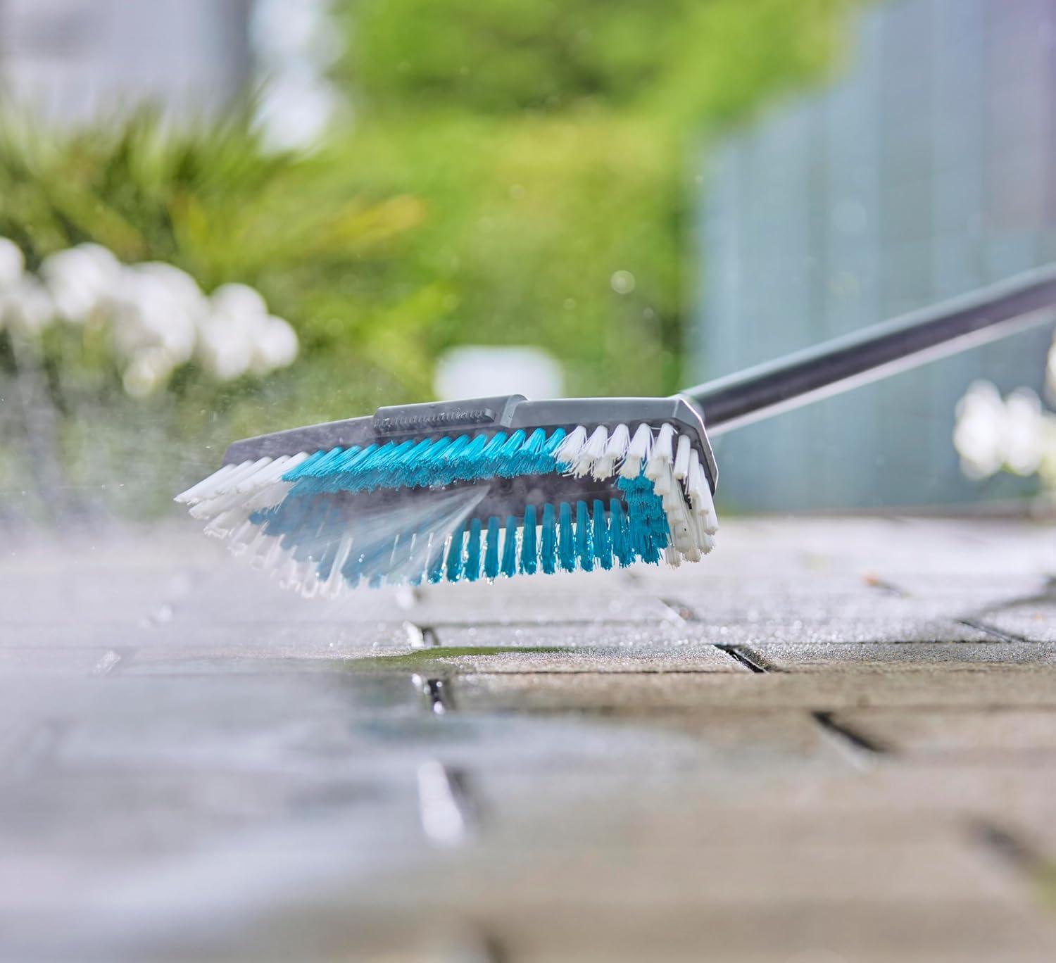 imageGardena Cleansystem Brosse Manche Dure Brosse pour Le Nettoyage intensif des Surfaces Peu sensibles Poils de diffrentes Longueurs raccord au Manche Cleansystem Grandes Surfaces 1881620Simple