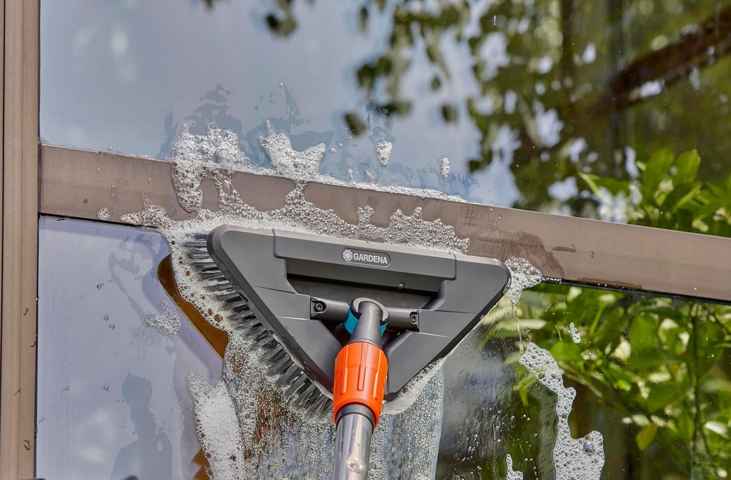 imageGardena Cleansystem Brosse Manche Souple Flex Nettoyage Surfaces sensibles Forme Triangulaire Poils Souples Articulation pivotante raccord au Manche Cleansystem Grandes Zones 1881220