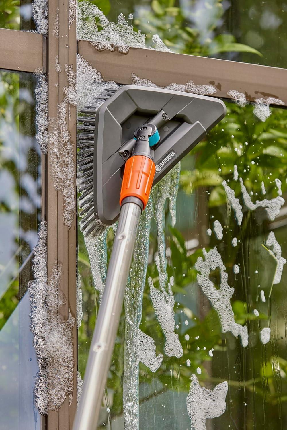 imageGardena Cleansystem Brosse Manche Souple Flex Nettoyage Surfaces sensibles Forme Triangulaire Poils Souples Articulation pivotante raccord au Manche Cleansystem Grandes Zones 1881220
