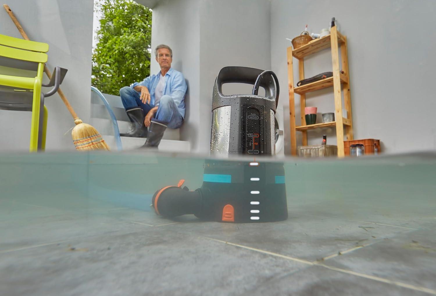 imageGardena Pompe submersible eau claire 8600 Acier inoxydable Noir Bleu jusqu 8600 lh Flotteurjusqu 11000 lh LEDAquasensor