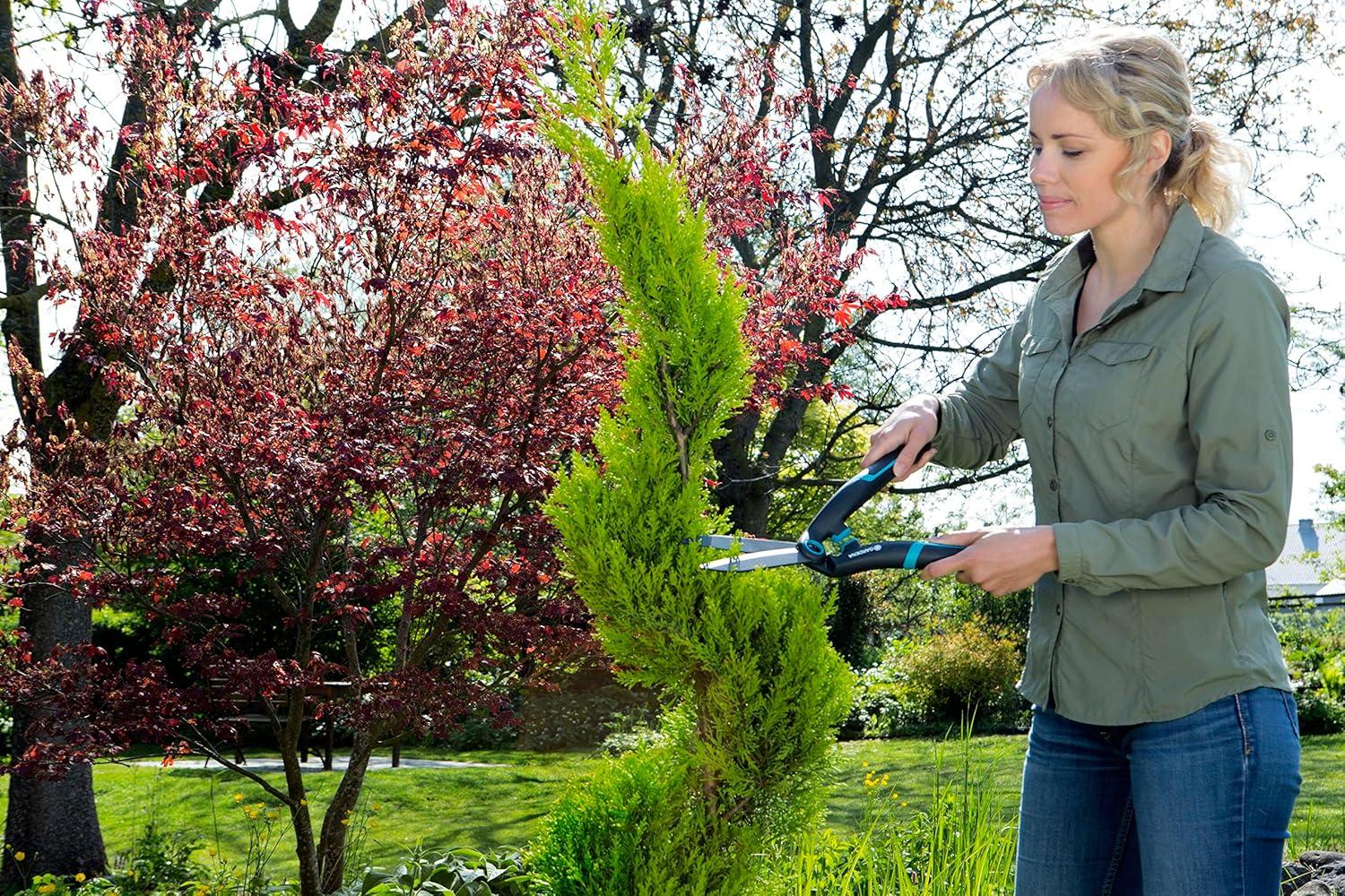 imageGardena TailleHaies PrecisionCut Ciseaux de Jardin ergonomiques pour Une Taille de Forme exacte 18 cm Forme spciale en Z Absorption des Chocs 1230220