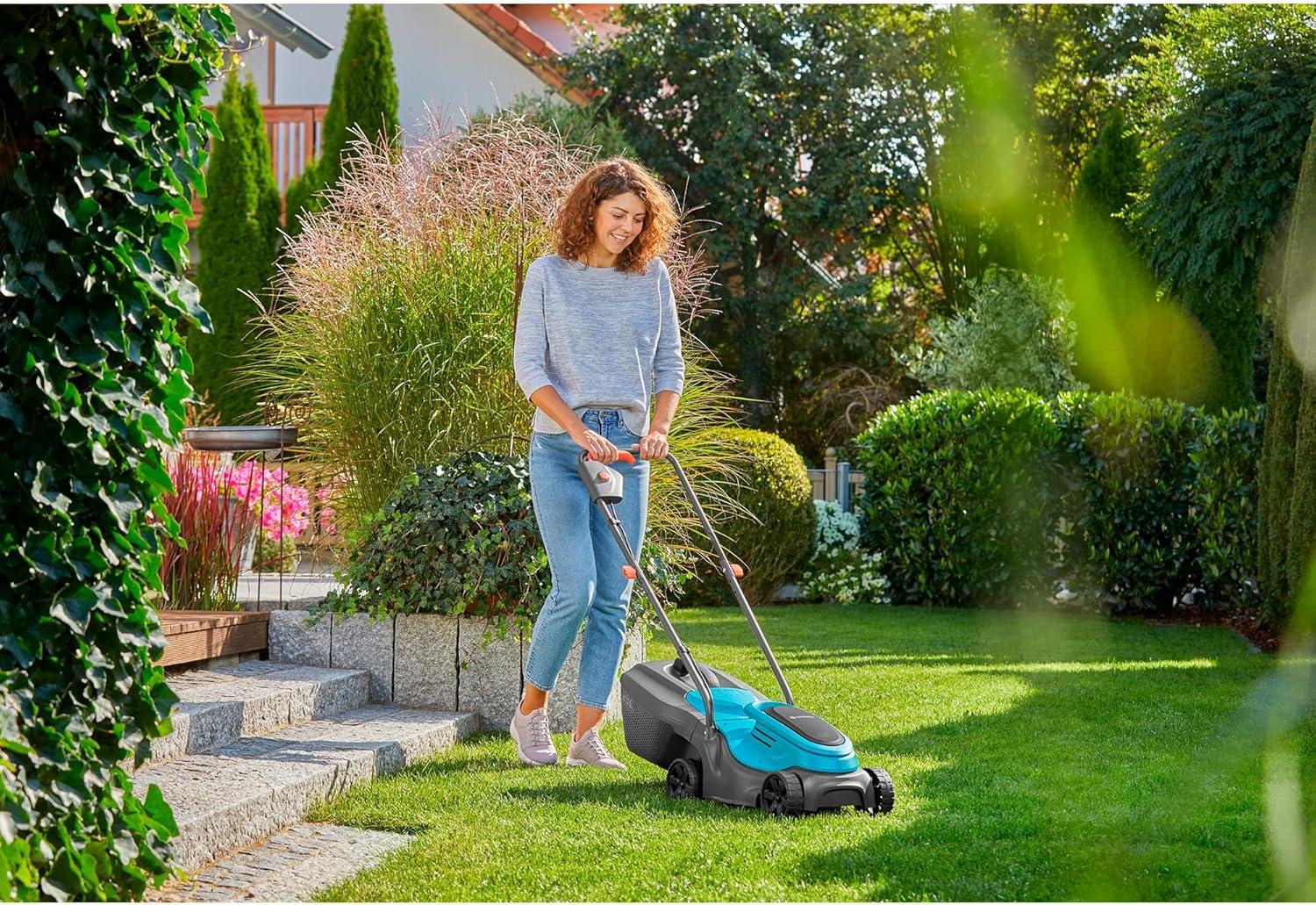 imageGardena set tondeuse gazon sans fil PowerMax 3736V P4A prt lemploi Tondeuse amplt350 m largeur coupe 37 cm volume bac 45 l rg central haut coupe moteur PowerPlus mode co 146382032cm anne du modle 2024