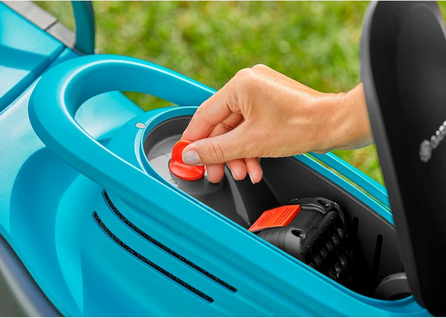 imageGardena set tondeuse gazon sans fil PowerMax 3736V P4A prt lemploi Tondeuse amplt350 m largeur coupe 37 cm volume bac 45 l rg central haut coupe moteur PowerPlus mode co 146382032cm anne du modle 2024