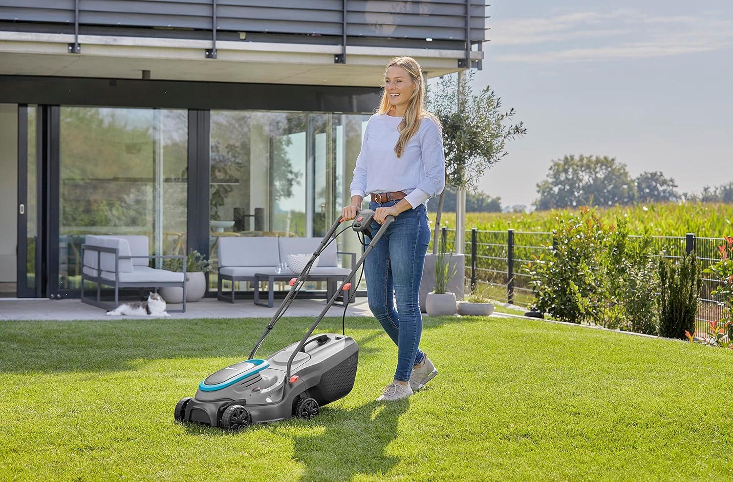 imageGardena tondeuse gazon lectrique PowerMax 321200 G2 Tondeuse amplt300 m puissance 1 200 W largeur coupe 32 cm volume bac 30 l hauteur coupe 3565 mm poigne ErgoTec rabattable 1463320