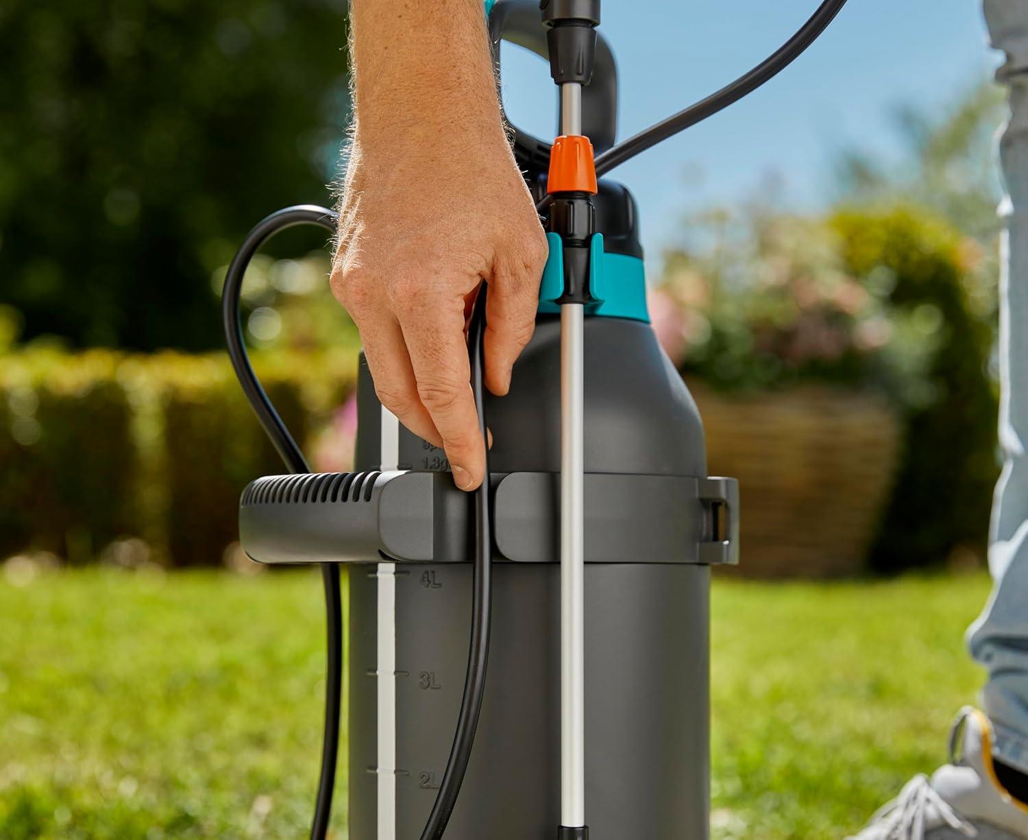 imagePulv press 5 l Comfort Gardena Pulv pressi et surface de marche intgre poigne de lance avec fonction de verrouillage bandouliresoupape de surpression 11130205l Plus