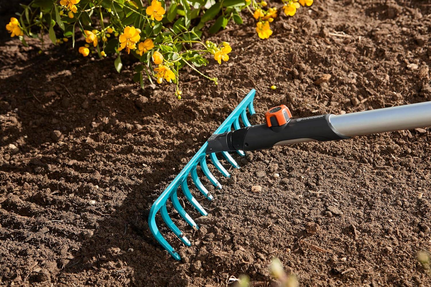 imageRteau de jardin Combisystem de Gardena rteau pratique avec 12 dents accessoire idal pour ratisser dsherber et travailler le sol largeur de travail 30 cm pour tous les manches cs 31772012 Zinken