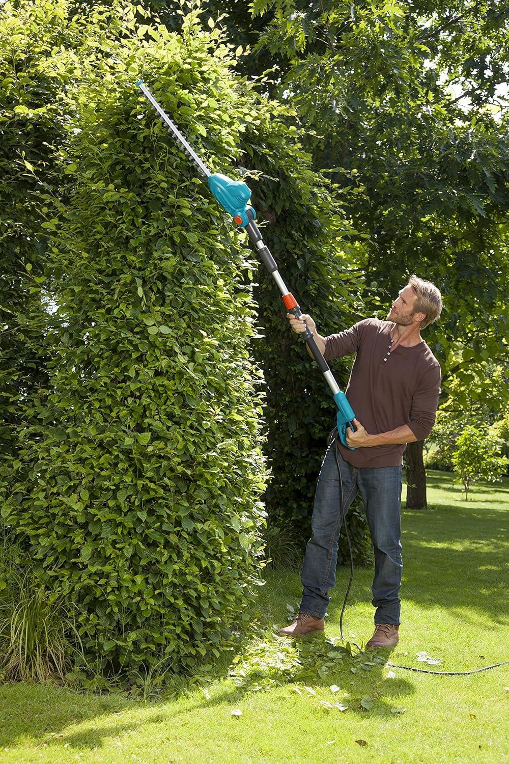 imageTaillehaies sur perche THS 50048 sans batterie de Gardena taillehaies 500 W 35 m de porte tte inclinable et manche tlescopique lame de 48 cm bute de protection 888320Jusqu 3 5 m