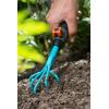 Balai à gazon Combisystem de Gardena : balai à main pour ramasser les déchets de jardin, largeur de travail 12 cm, en acier de qualité, poignée ergonomique, protection contre la corrosion (8919-20)(Griffe à fleurs)