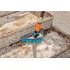 Gardena Cleansystem Brosse à manche dure flex : brosse pour nettoyer les surfaces peu sensibles, forme triangulaire, poils durs, raccord au manche Cleansystem, grandes surfaces (18814-20)