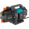 Gardena Pompe de jardin 3700/4 P Basic: Pompe d&rsquo;arrosage, débit 3700 l/h, puissance 800 W, longue durée de vie grâce à un arbre en inox, boîtier en fonte, possibilité de raccord arroseur (9015-47)