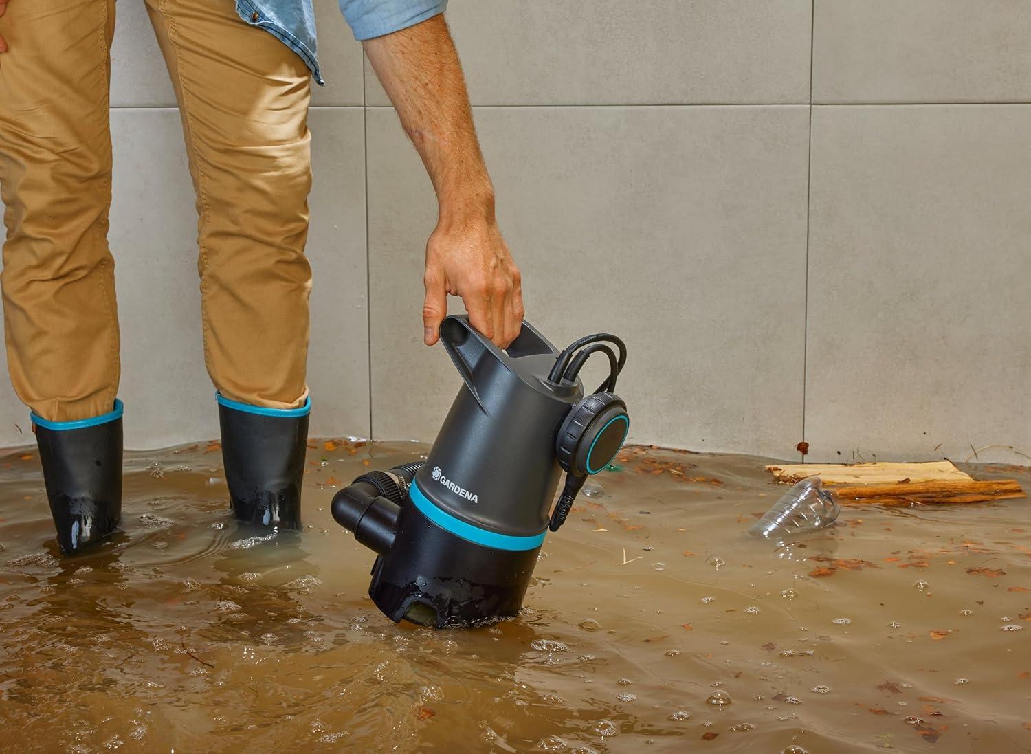 imageGARDENA Pompe submersible pour eaux uses 20000 Basic 20 000 lh avec interrupteur flotteur 0901747