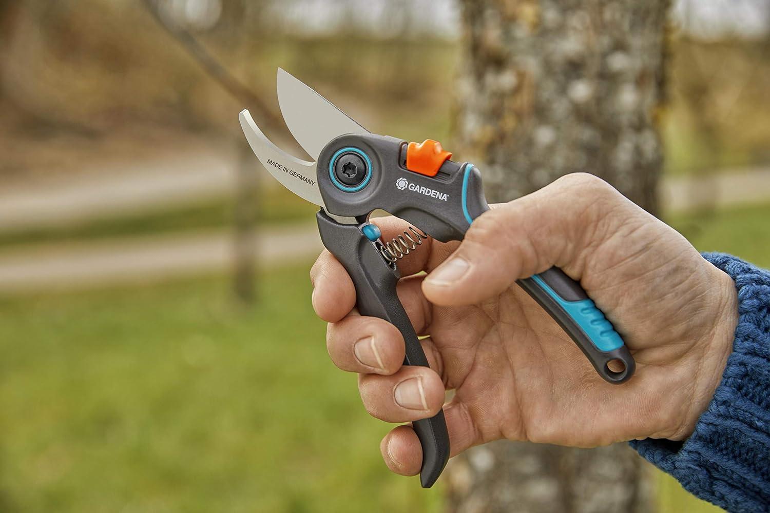 imageGardena Sxe9cateur ExpertCut Sxe9cateur de prxe9cision coupe bypass pour branchesrameauxarbres fruitiers diamxe8tre de coupe max 22 mm deux largeurs de poignxe9e rxe9glables 1220320