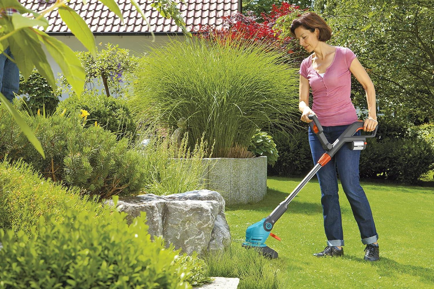 imageGardena Couvercle pour CoupeBordures Turbo SmallCut Art n 2401 pice de Rechange Originale Gardena pour la Protection de la tte de Tonte 0532820pour larticle n 8845 8844 9824
