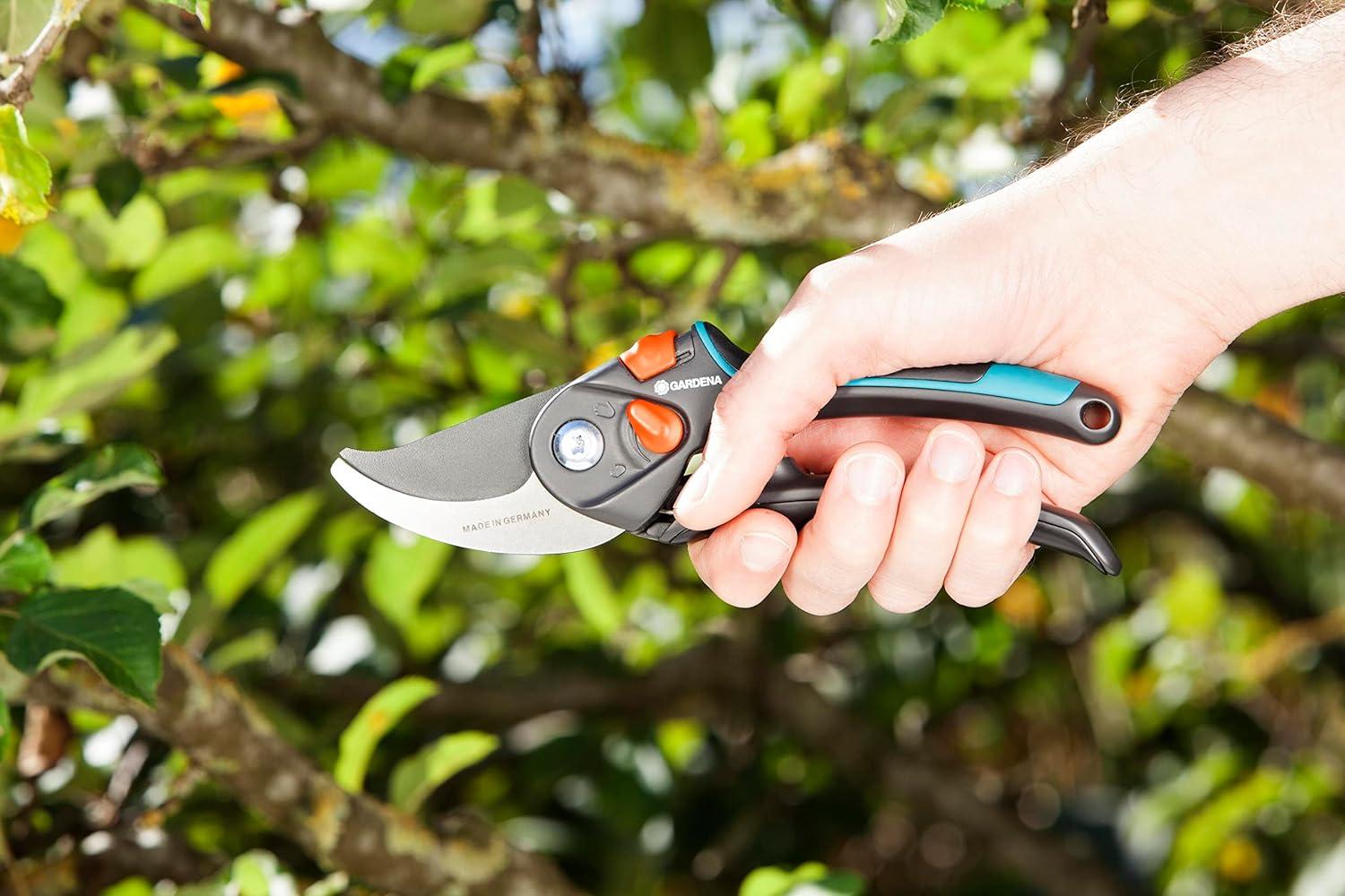 imageSxe9cateur ajustable xe0 lame franche Comfort BSXL de Gardena sxe9cateur pour brindilles et branches ligneuses diamxe8tre de coupe max 24 mm ouverture en continu de la poignxe9e 890520Unique